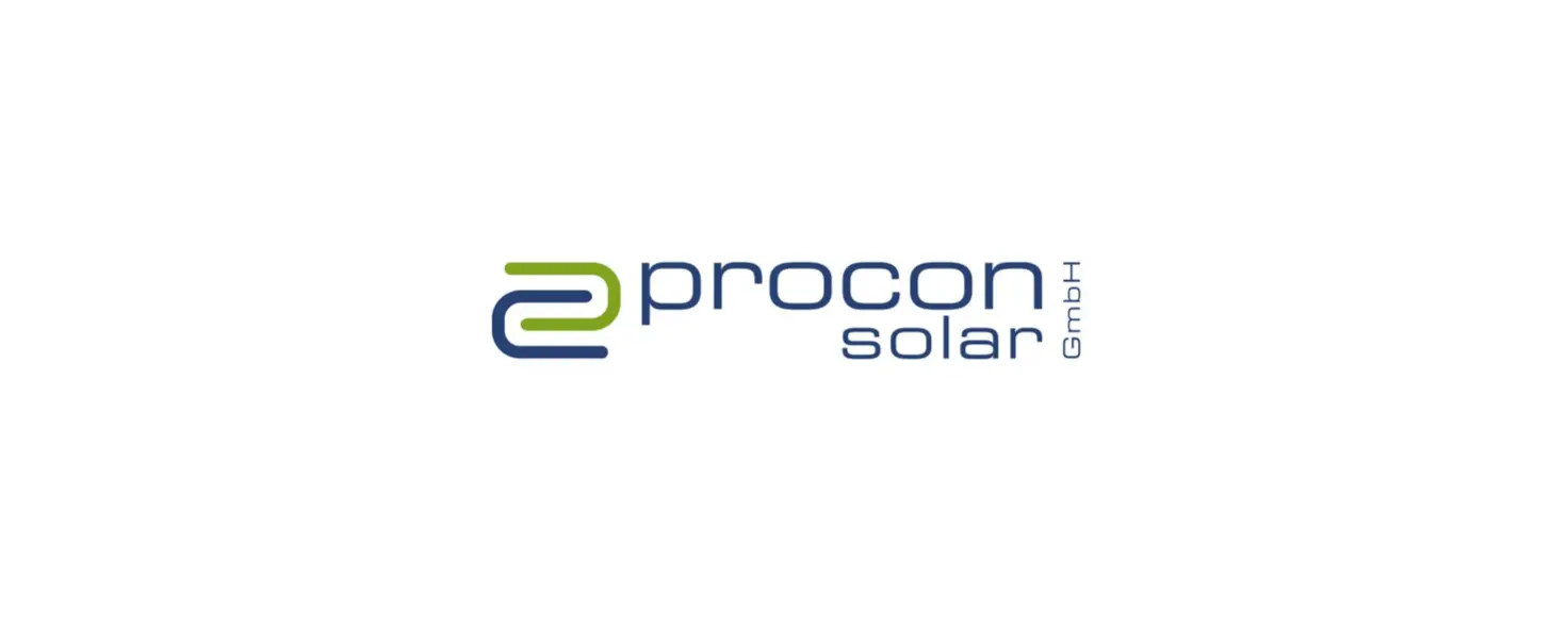 Logo Procon Solar GmbH: Schriftzug in Dunkelblau. Davor zwei ineinander verschränkt U in Dunkelblau und Grün als Signet.